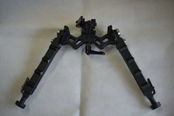 330g Bipod tactique extérieur réglable 5,5''-8,1'' hauteur 5 fentes pour la polyvalence