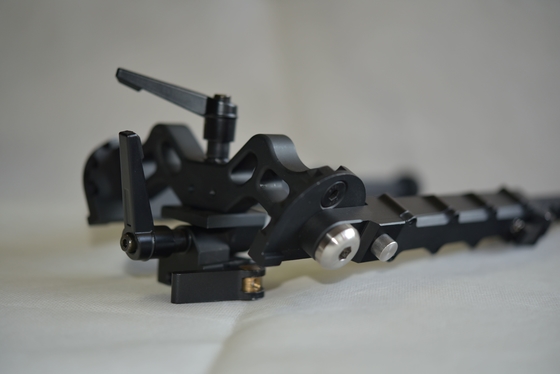 330g Bipod tactique extérieur réglable 5,5''-8,1'' hauteur 5 fentes pour la polyvalence