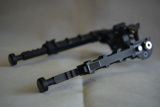 330g Bipod tactique extérieur réglable 5,5''-8,1'' hauteur 5 fentes pour la polyvalence