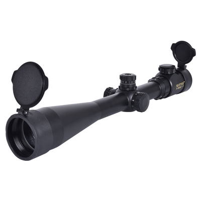 L'objectif de diamètre 50 mm, portée de mise au point latérale avec monture et poids de 720 g pour la chasse
