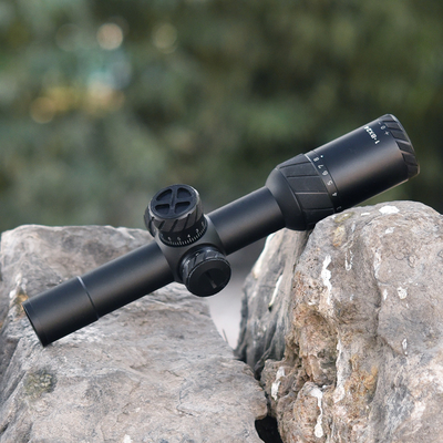 Portée de la mode 1-8x24 Vue de chasse à longue portée 640g Poids 1-8x grossissement