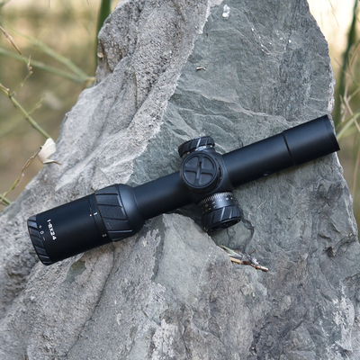 Portée de la mode 1-8x24 Vue de chasse à longue portée 640g Poids 1-8x grossissement